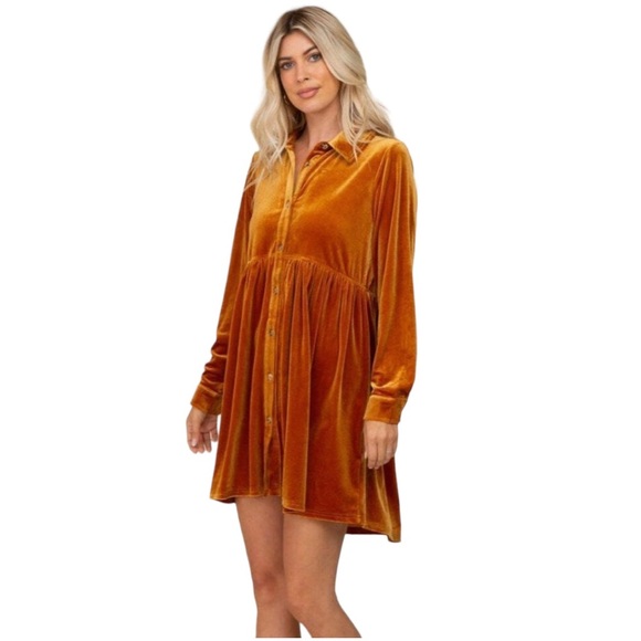 JODIFL Dresses & Skirts - NWT Gold Velvet Babydoll Dress